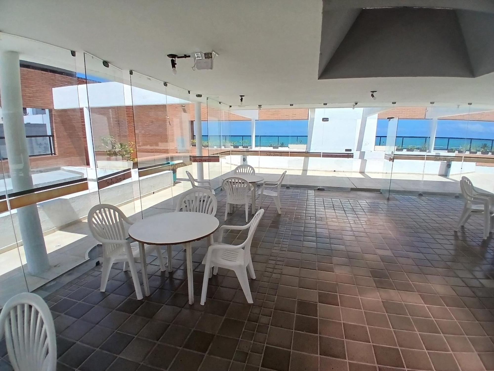 Vista: Beachfront Fitness & Leisure Apartment